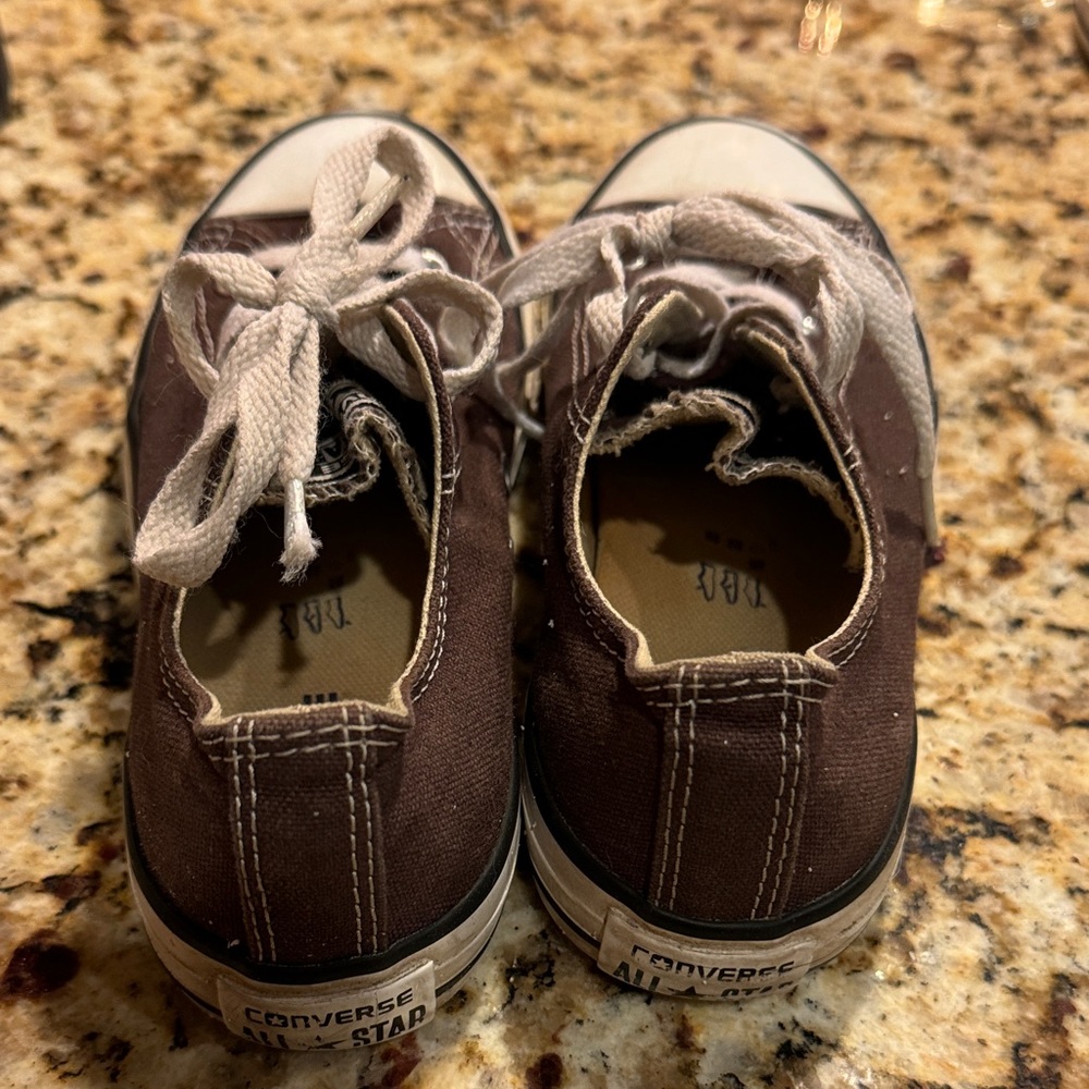 Converse Kids Chocolate Brown Sneakers gym shoes kids size 2 VGC - Picture 2 of 5